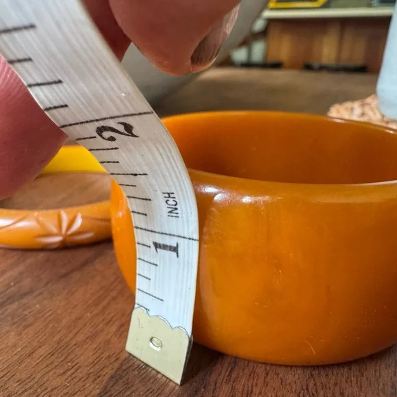 Vintage Bakelite amber colored bangle set - Picture 4 of 5